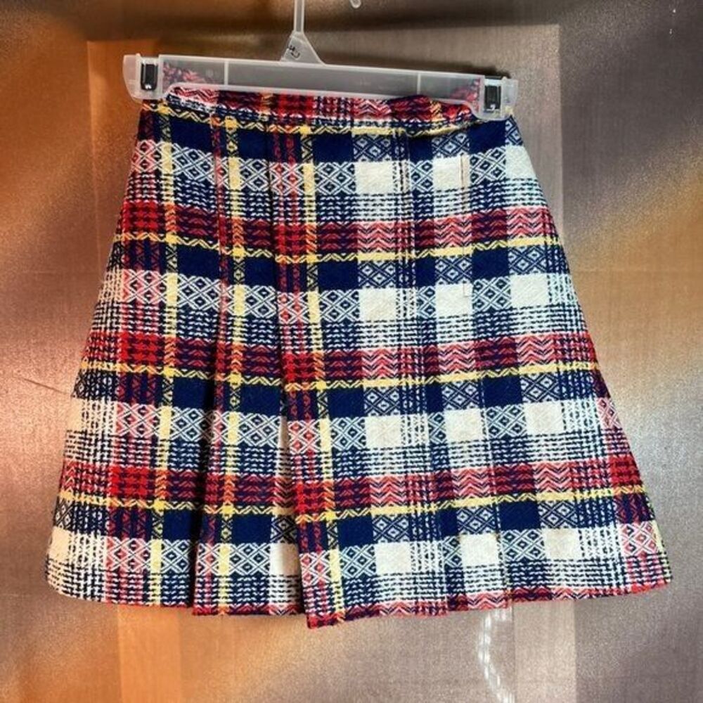 Vintage 1070’s plaid mini skirt. 16” length. 22” waist  120‎ size small.